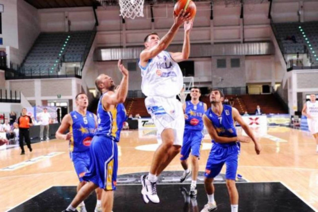 Πρεμιέρα με Βοσνία