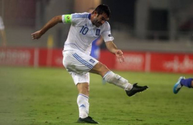 Η UEFA βραβεύει τον Καραγκούνη