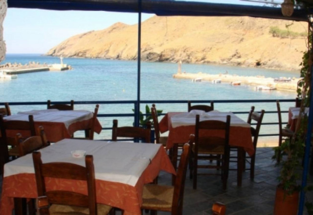 Ξεκινά με παρατράγουδα η εφαρμογή του ΦΠΑ στην εστίαση