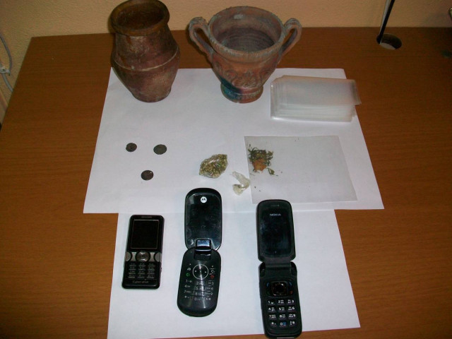 Και αρχαιοκάπηλος και ναρκέμπορος