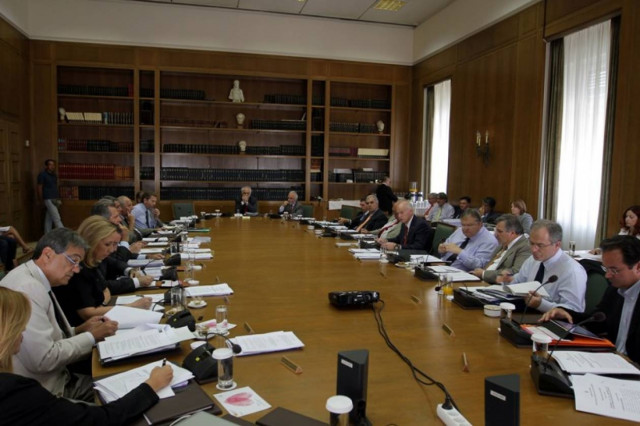 «Μοντέλο Κομισιόν» για αποτελεσματικότερα υπουργικά συμβούλια