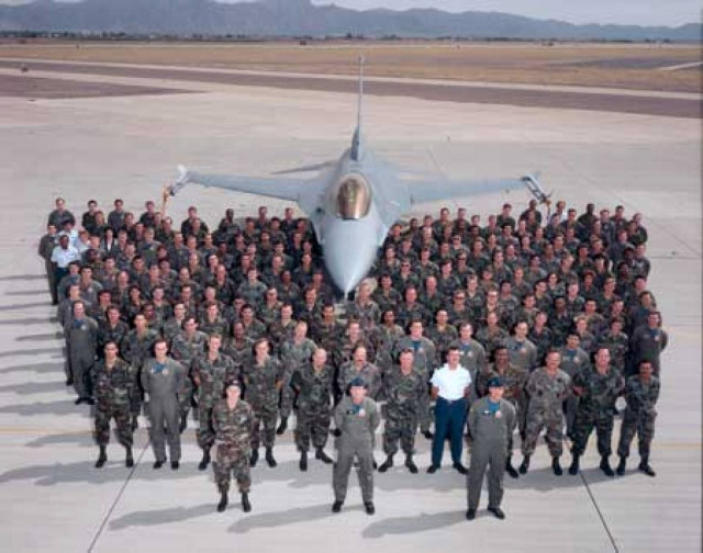 Κλείνει η  Μοίρα F-16  στην Λάρισα