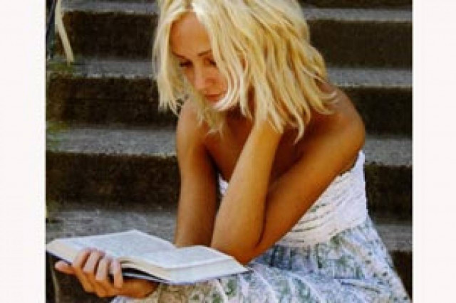 Τους έταζε εργασίες για να παίρνει χρήματα