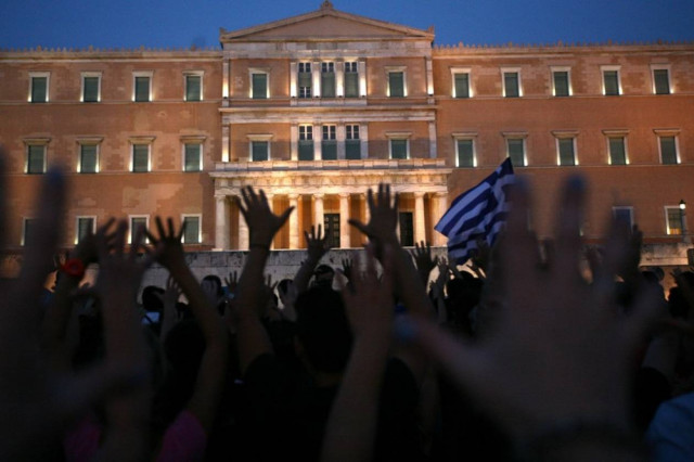 Οι Αγανακτισμένοι επέστρεψαν στο Σύνταγμα