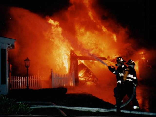 Μεγάλη πυρκαγιά σε διαμέρισμα στον Πειραιά