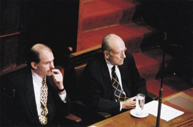 Δήλωση-καταπέλτης: “To ΠΑΣΟΚ πέθανε μαζί με τον Ανδρέα”!