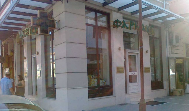 Λήστεψε φαρμακείο και άφησε πίσω του στοιχεία