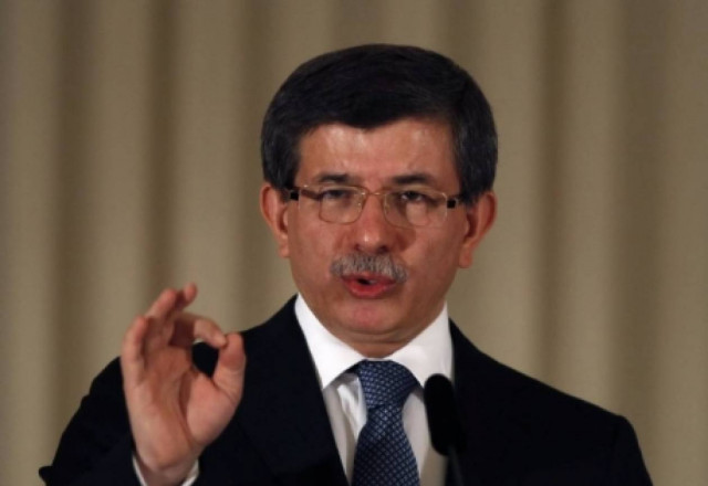 Οριστική λύση του Κυπριακού ζητά ξανά ο Νταβούτογλου