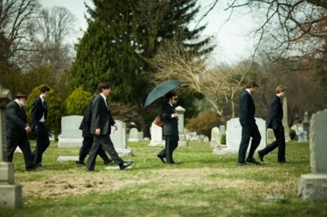 Έπεσε ξύλο σε κηδεία για την κληρονομιά!