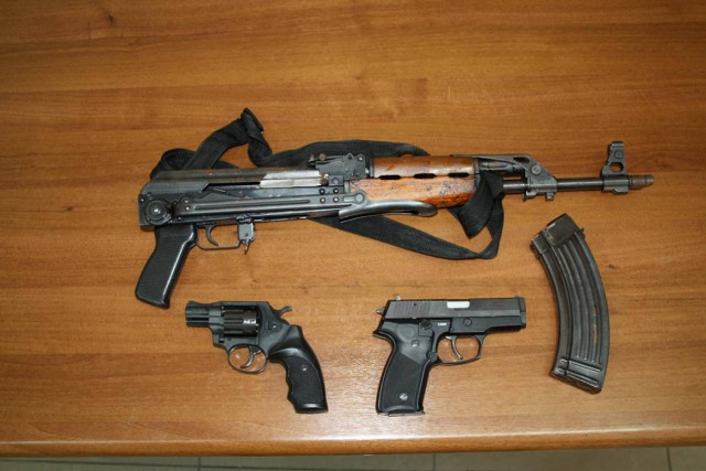 Γυρνούσαν οπλισμένοι σαν «αστακοί» στην Κεφαλονιά και έκλεβαν