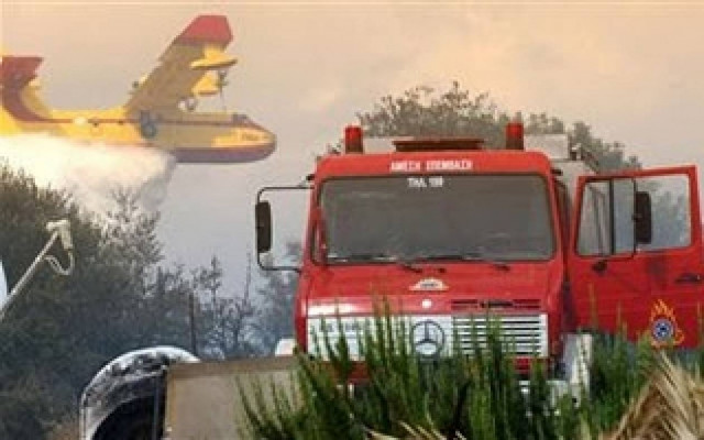 Μαίνονται οι πυρκαγιές στην Πάργα και στις Σέρρες