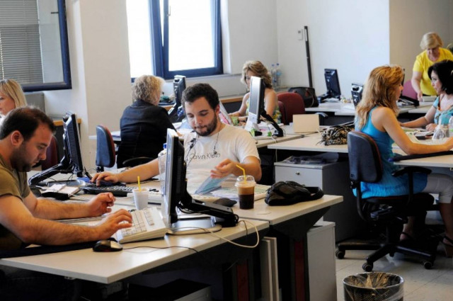 Έρχονται οι πρώτες απολύσεις εργαζομένων από το Δημόσιο!