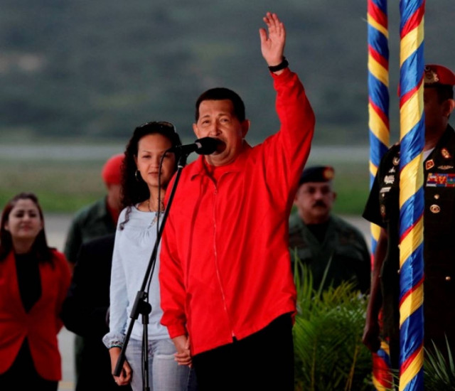 Ο Τσάβες κάλεσε τον Καντάφι να «αντισταθεί»