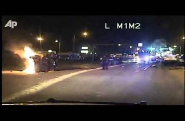 Συγκλονιστικό βίντεο: Δραματική διάσωση από φλεγόμενο όχημα