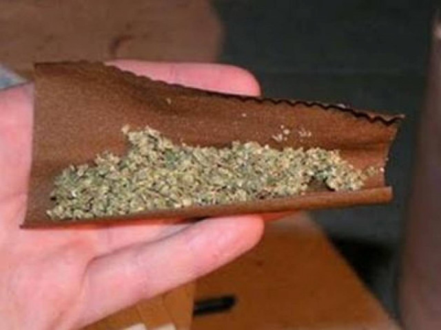 «Τσάκωσαν» πωλητές και αγοραστή ναρκωτικών