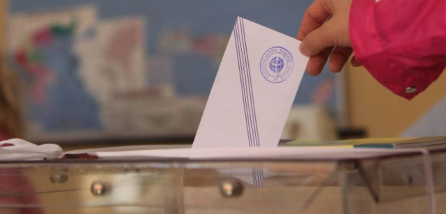 Ανοίγει την «ψαλίδα» η ΝΔ