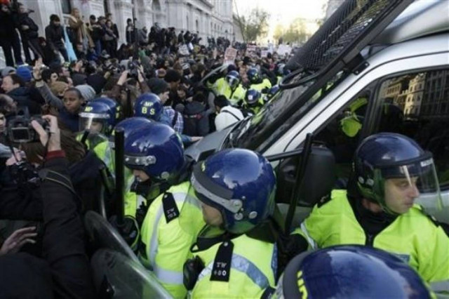 Εν μέσω αντιδράσεων "πέρασαν" τα νέα μέτρα στην Ιταλία