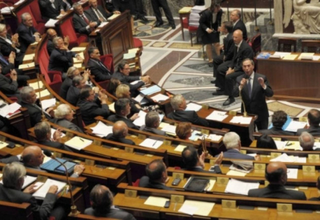 Γαλλία: Εγκρίθηκε το δεύτερο πρόγραμμα διάσωσης της Ελλάδας