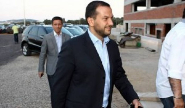 Με δεσμεύσεις αλλά και… χρήμα