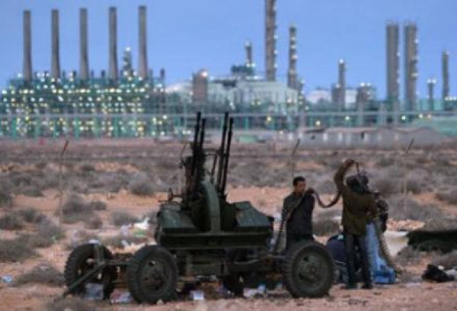 Θα αργήσει να "συνέλθει" η πετρελαιοπαραγωγή στη Λιβύη