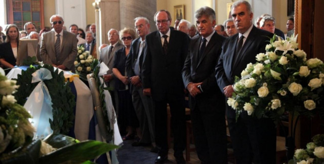 Το τελευταίο αντίο στον  Γ.Α.Μαγκάκη