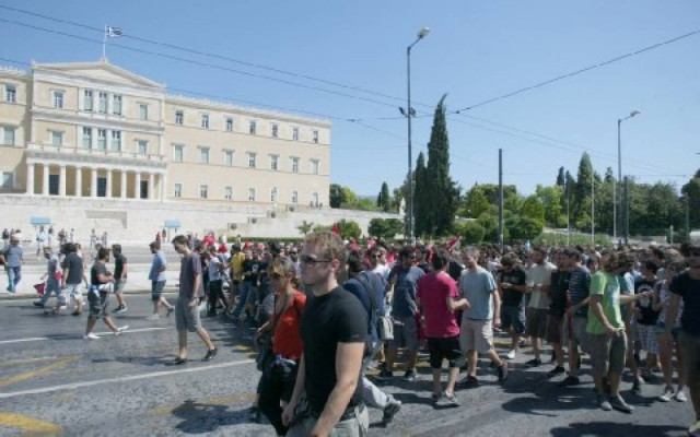 Σε εξέλιξη το πανσπουδαστικό στο κέντρο - ζημιές σε καταστήματα