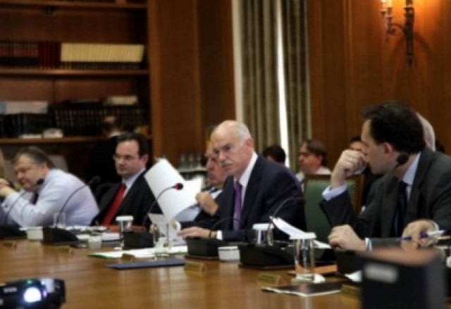 Το ΠΑΣΟΚ σε πόλεμο με την κοινωνία