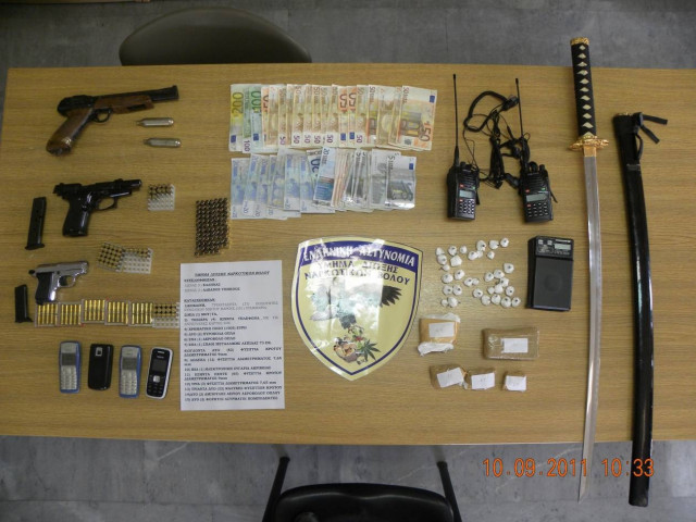 Δεν πουλούσαν μόνο ναρκωτικά, κουβαλούσαν και σπαθιά σαμουράι!