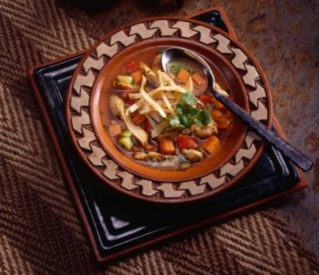 Λαχταριστή σούπα με κομματάκια τορτίγιας