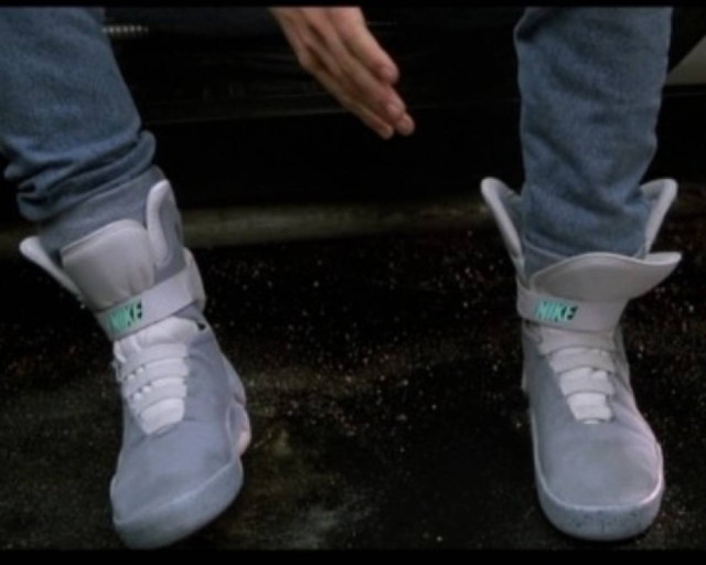 Έρχονται τα παπούτσια με κορδόνια που δένονται μόνα τους!