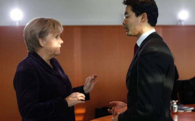 Μέρκελ: Άλλο χρεοκοπία, άλλο έξοδος από το ευρώ