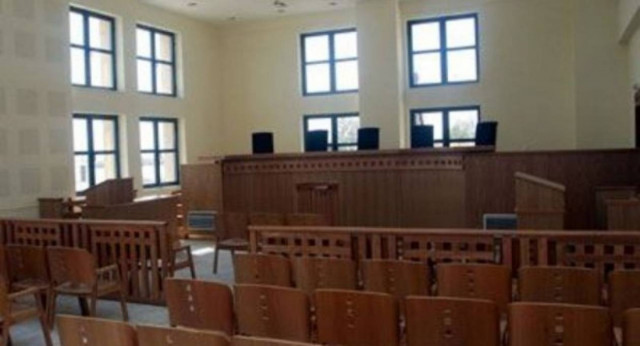 Αξιωματικός εναντίον ανακρίτριας…