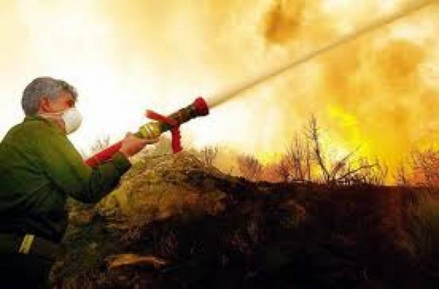 Υπό μερικό έλεγχο η πυρκαγιά στην Πτολεμαΐδα