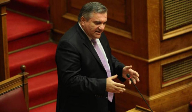 Ψηφίστηκε το νομοσχέδιο για την άδεια παραμονής αλλοδαπών