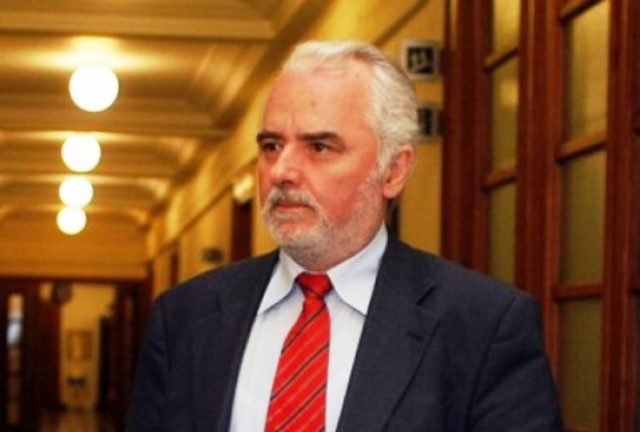 «Ψαλίδι» στις επικουρικές στις αρχές του 2012