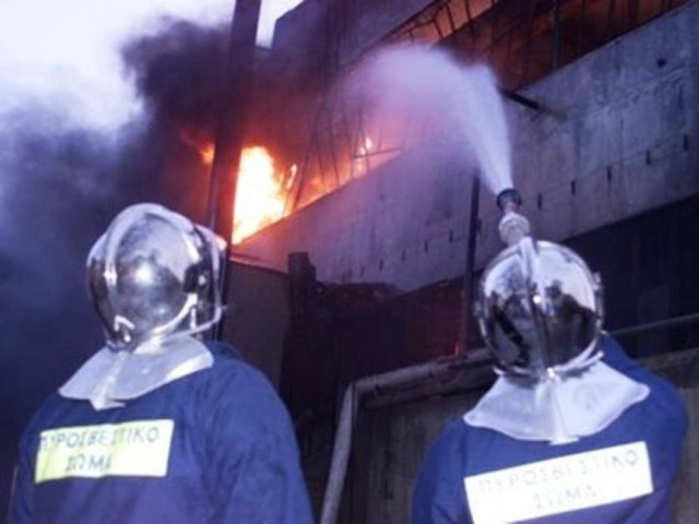 Στις φλόγες μονοκατοικία στο Ζεφύρι