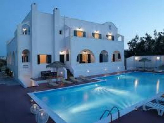 Μελετάται η απαλλαγή των ξενοδοχείων από το «χαράτσι»