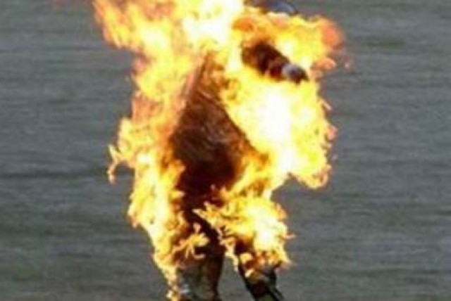 Αυτοπυρπολήθηκε μπροστά από τράπεζα στη Θεσσαλονίκη