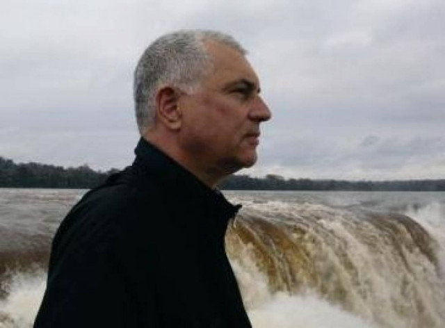 Στον ιστό της ιδιωτικής εσωστρέφειας