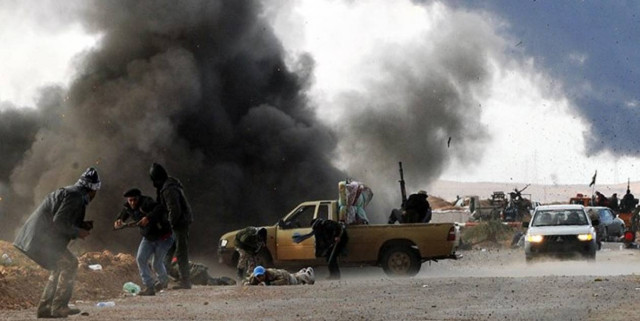 Αντιστέκεται το τελευταίο προπύργιο του Καντάφι