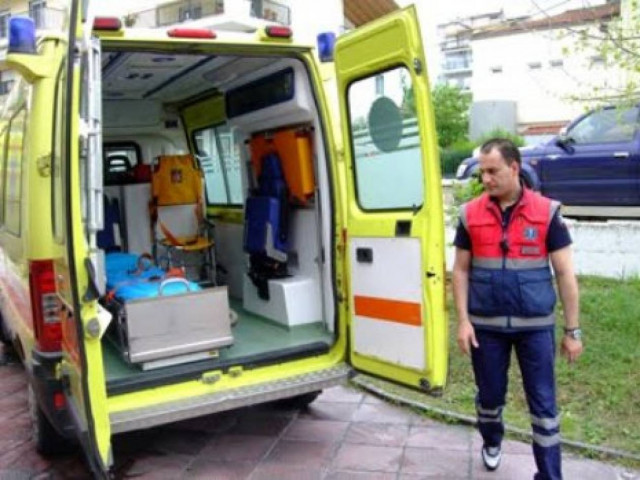 Επίθεση κουκουλοφόρων σε αστυνομικό