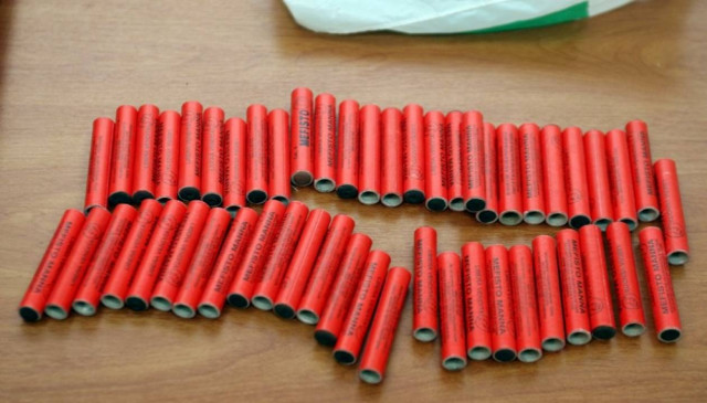 Μπαρ σέρβιρε, κανονικές, μπόμπες!