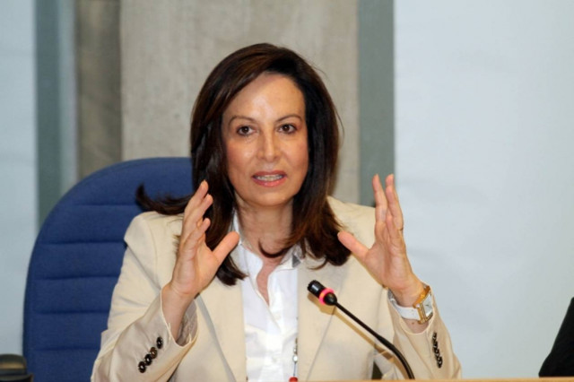 Επέστρεψε με νέες απειλές η Διαμαντοπούλου