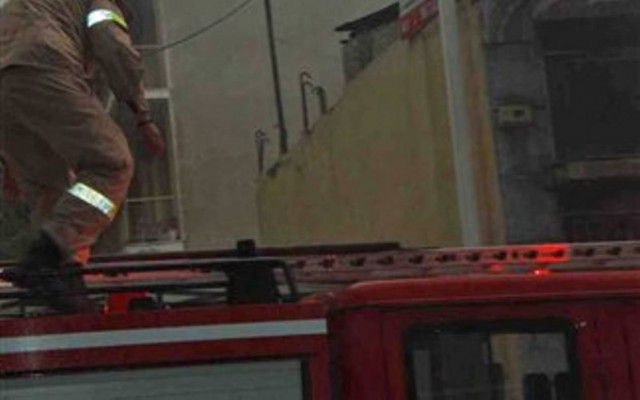 Κατέρρευσε όροφος οικοδομής-Φόβοι για εγκλωβισμένους