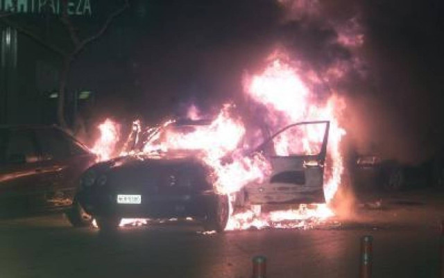 Πυρκαγιά σε όχημα στο κέντρο της Αθήνας