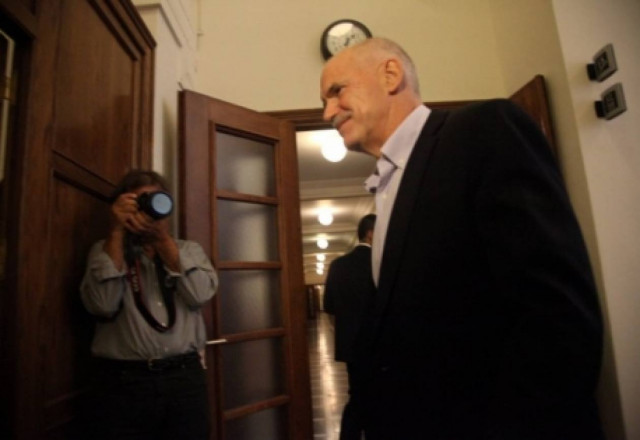 FT: «O Παπανδρέου ενδέχεται να αναγκαστεί να πάει σε εκλογές»