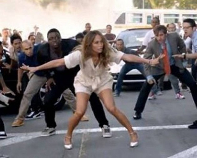 Χιλιάδες μνηστήρες στα πόδια της Jennifer Lopez