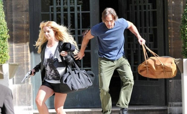 Η Britney πήρε τ’ όπλο της…