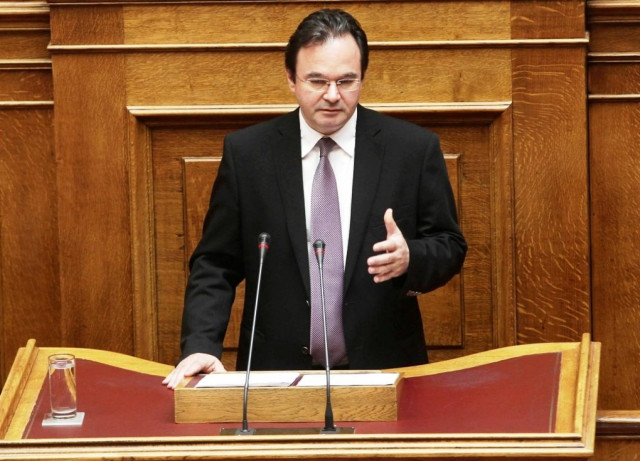 Βουλή καλεί Παπακωνσταντίνου για έλλειμμα-μαϊμού