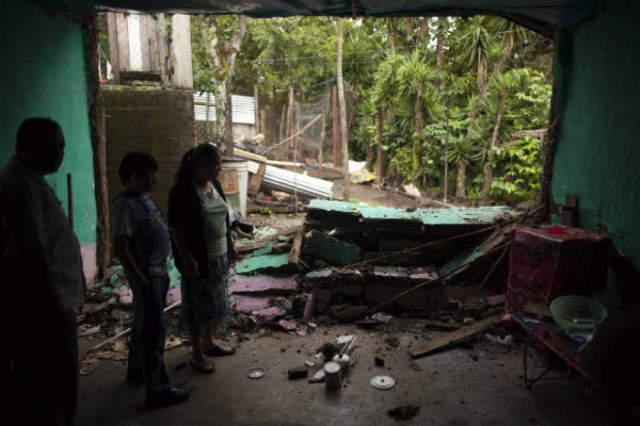 Νεκροί και παγιδευμένοι από κατολίσθηση στη Γουατεμάλα
